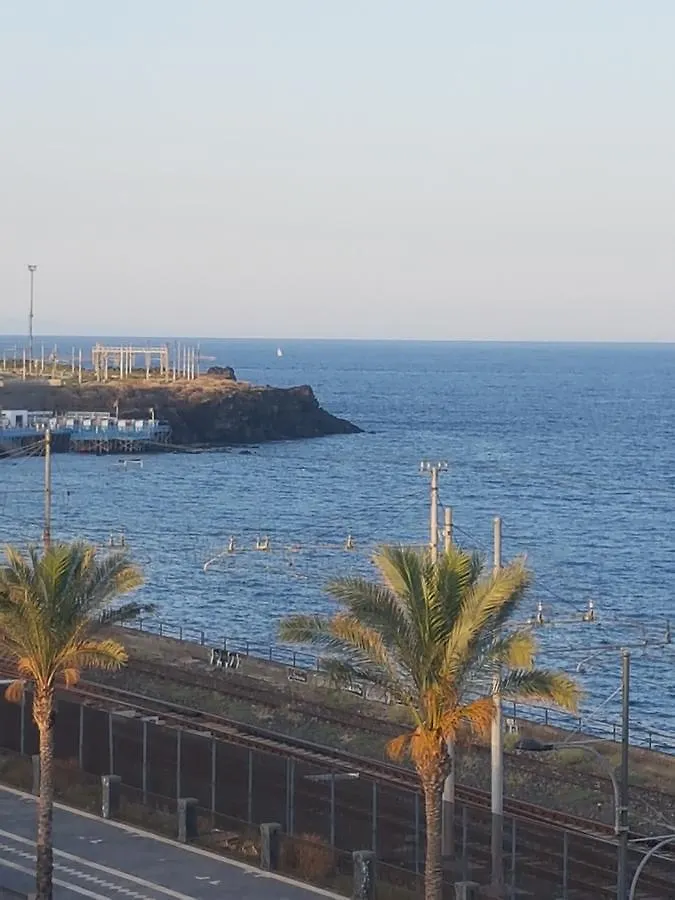Sea View Apartment 卡塔尼亚